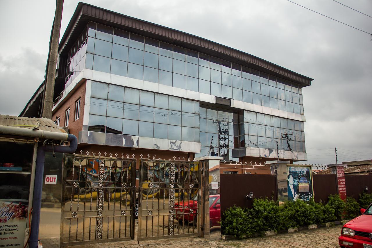 Glasshouse Hotel And Suites Egba Exterior photo